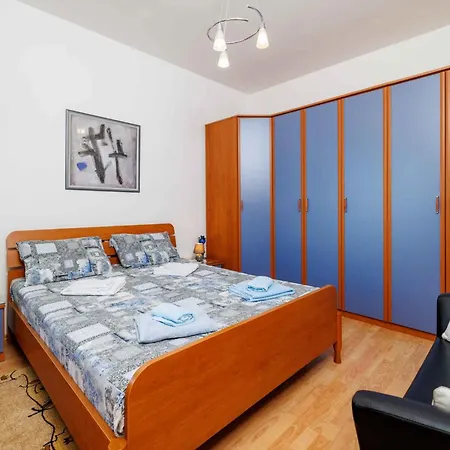 Appartement In 51945 Crikvenica