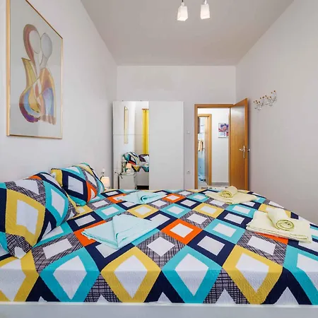 Appartement In 51945 Crikvenica